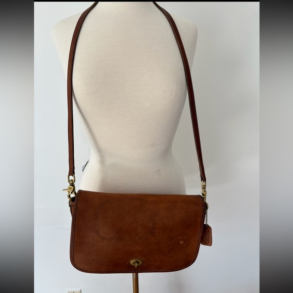 Coach Handbags - Coach Vintage Pocket Purse 9755 British Tan Leather Crossbody